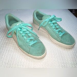 PUMA Women's US Size 9 Classic Suede Aqua Turquoise Lace Up Sneakers Low Top